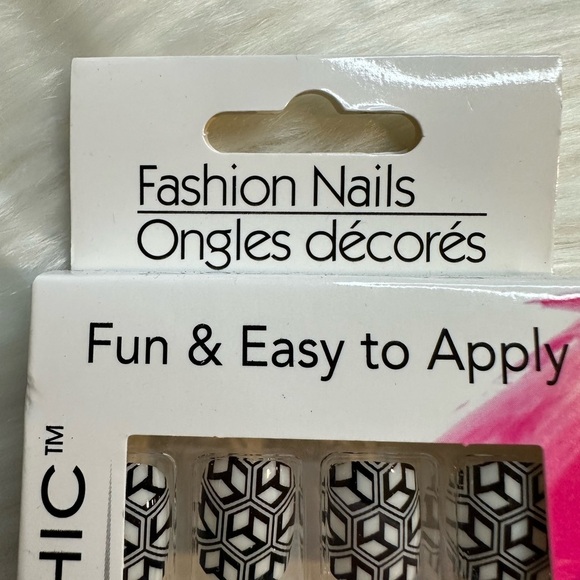 🩷5/$10 Black and White Fashion Nails - Picture 2 of 5